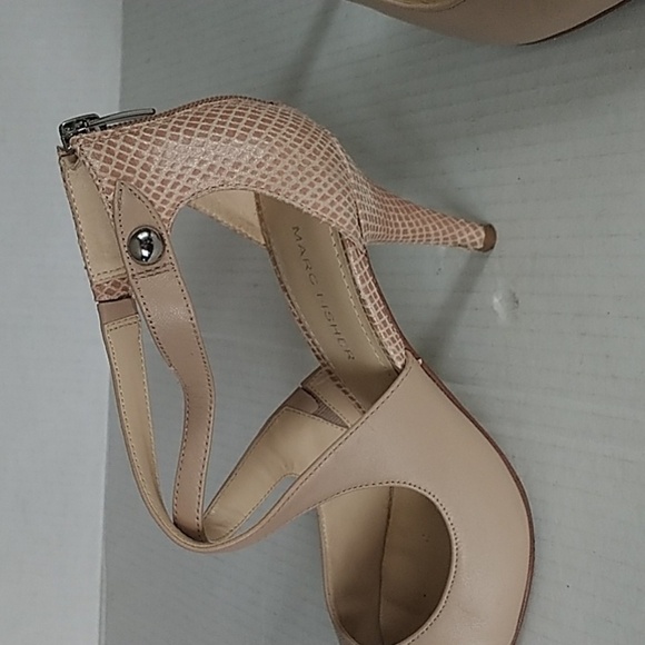 Marc Fisher Chris Cross Strappy Heels 8.5 M - Picture 5 of 9